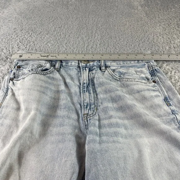 American Eagle Outfitters 90s Boyfriend Jeans Light Wash Distressed Size 8 - Picture 6 of 13